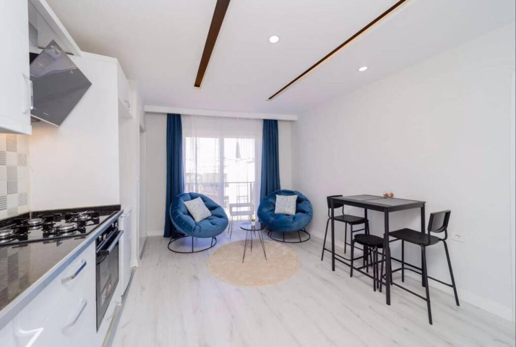 Apartment Cozy King Bedroom Dw Apt Kisla1 *