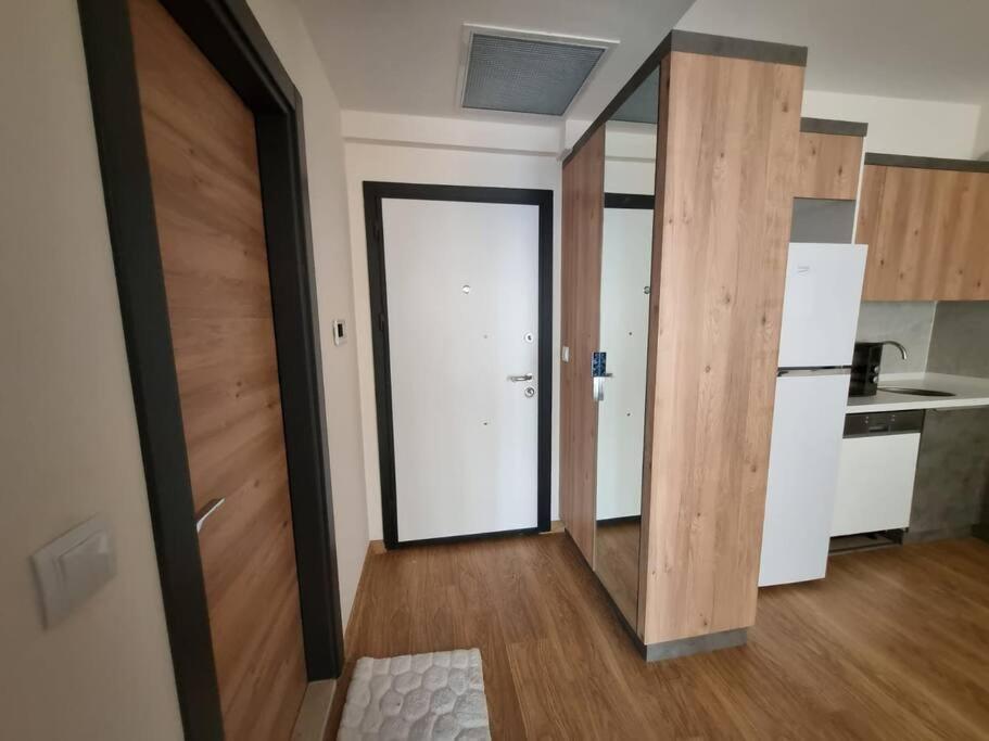 Comfy Close To Airport Apartment *