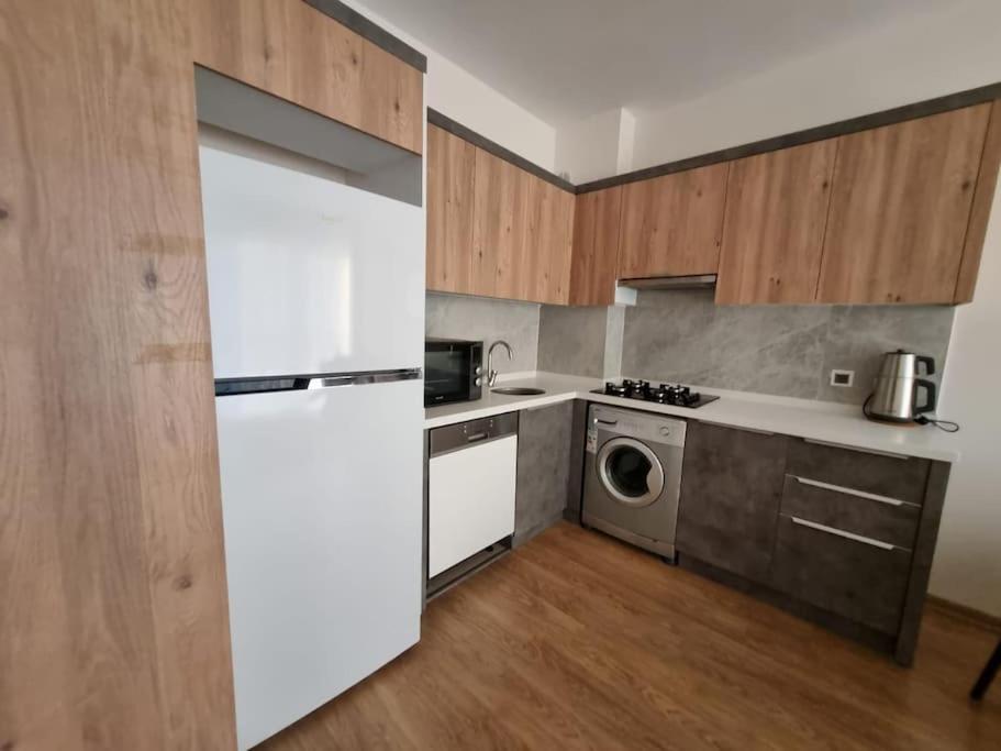 Comfy Close To Airport