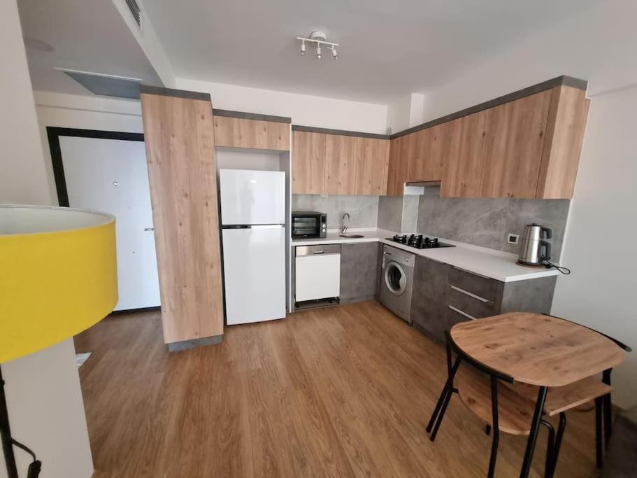 Comfy Close To Airport Apartment *