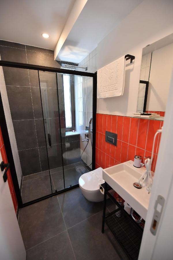 Otel Italic *