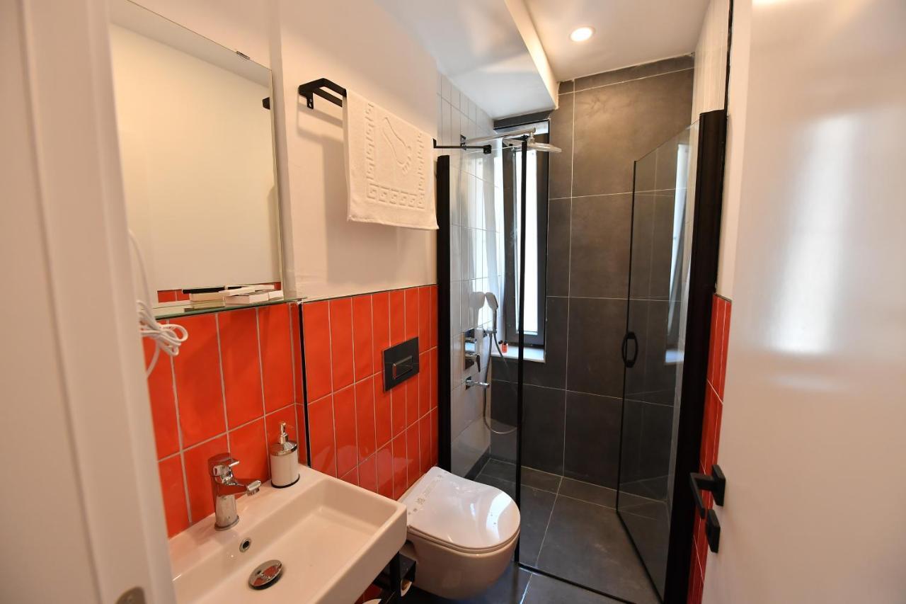 Otel Italic