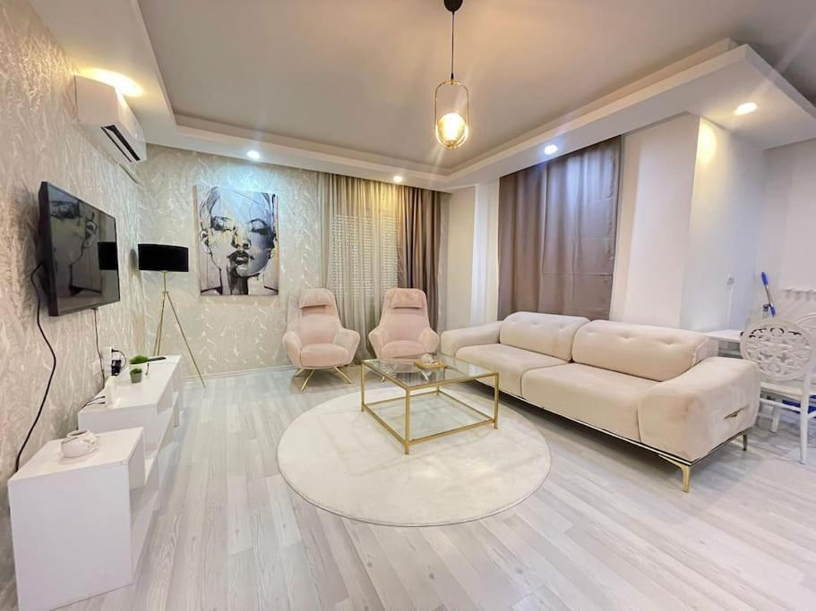 New In Old Town Apartment
