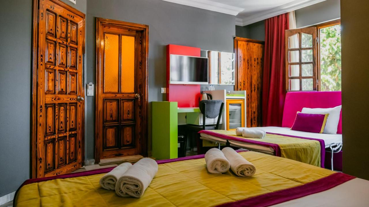 Hotel Orange Owl