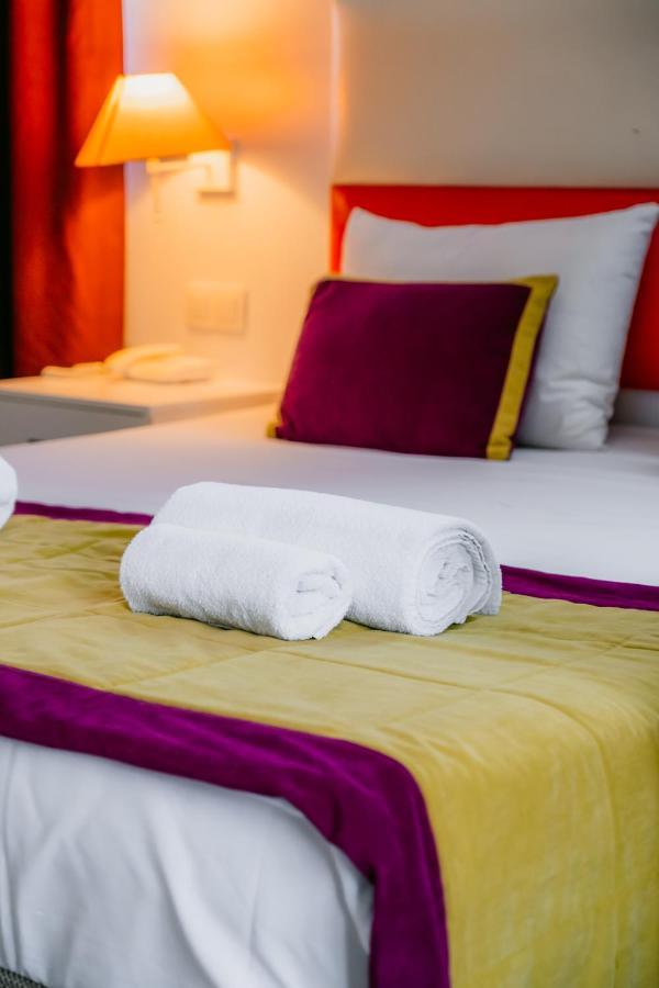 Orange Owl Hotel *
