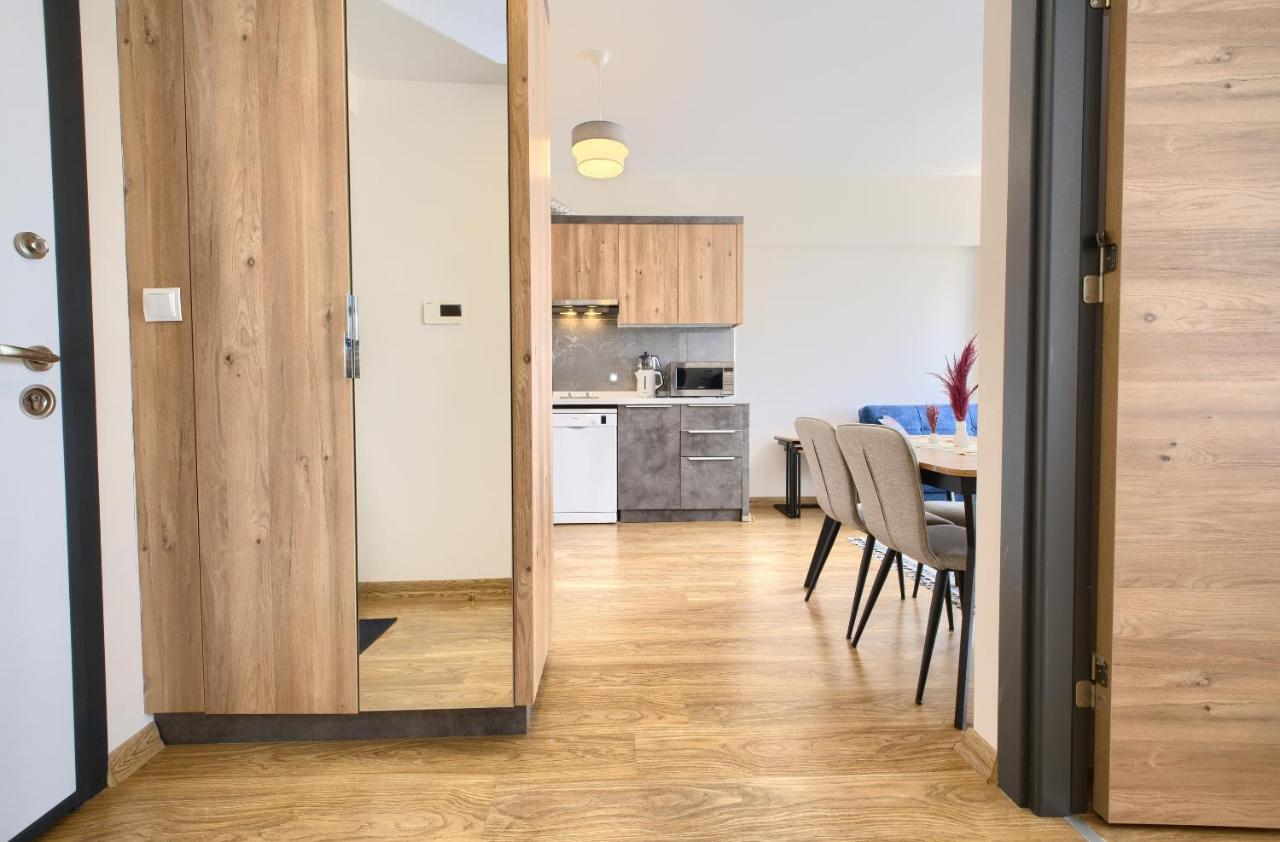 1207 By Newinn Apartment *