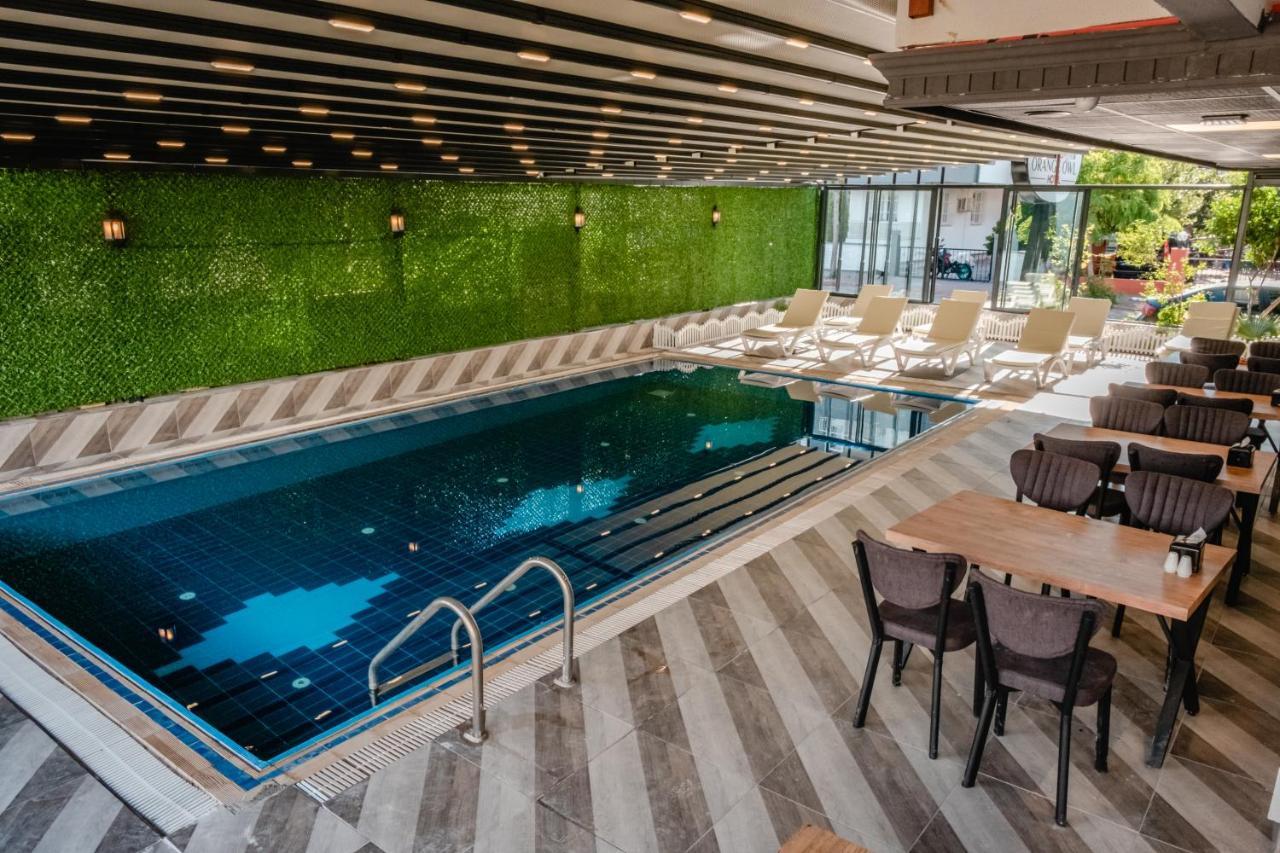 Hotel Orange Owl