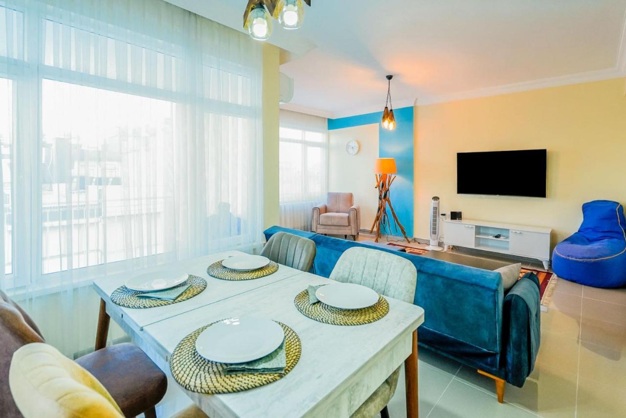 And Comfy Flat With Balcony In Muratpasa Apartment