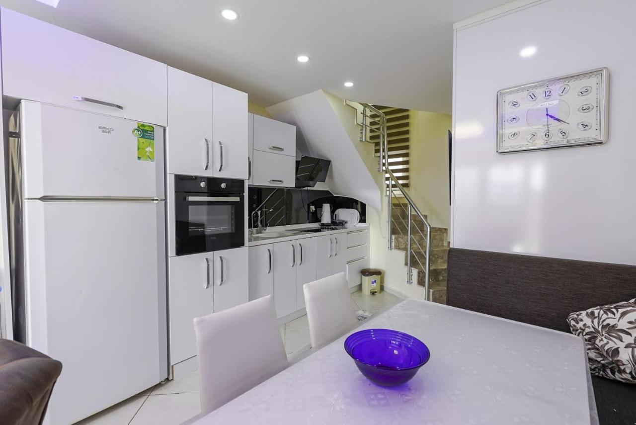 Daire Chic W Patio 5 Min To In Antalya