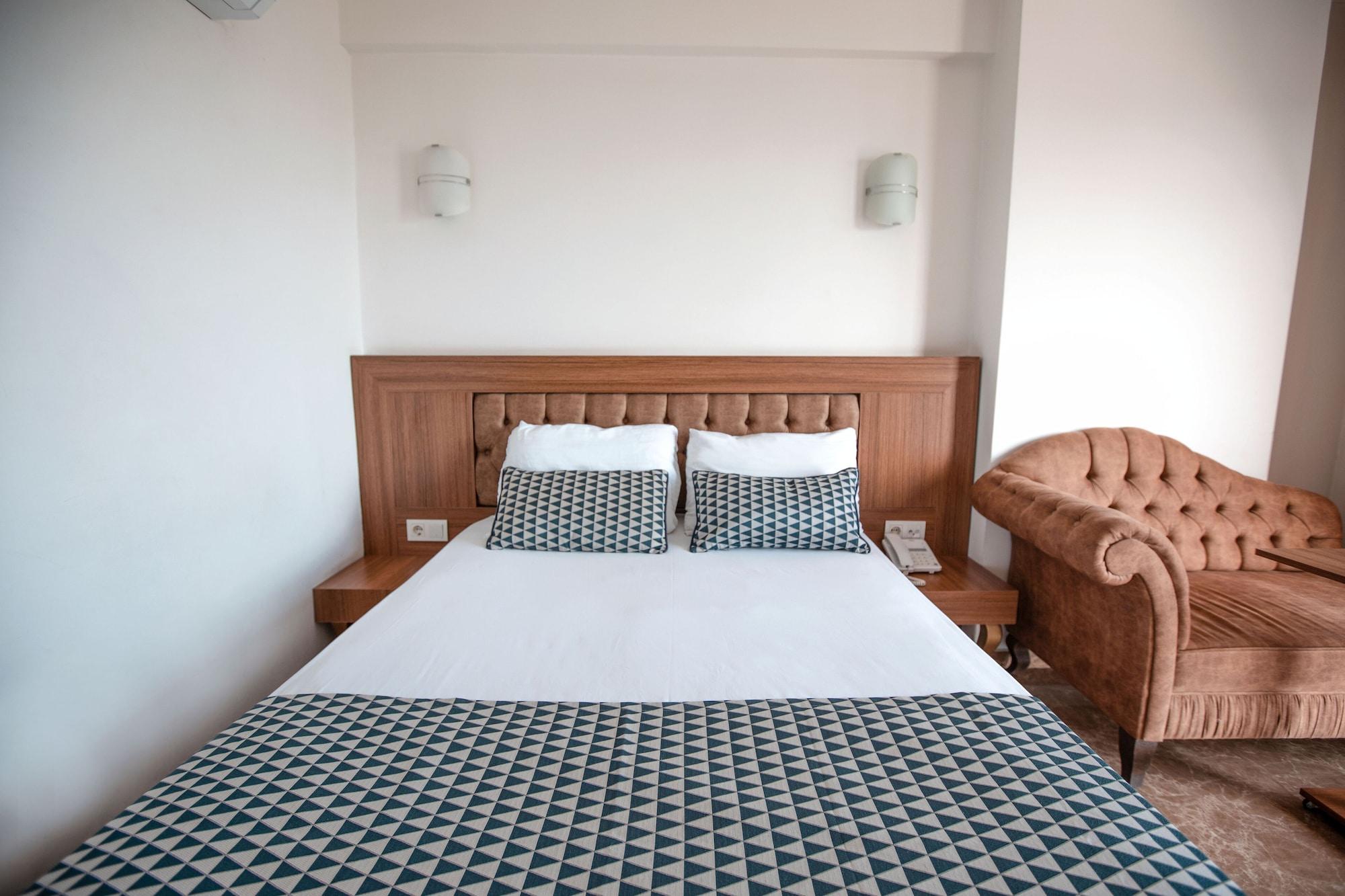 Kristal Hotel 3*
