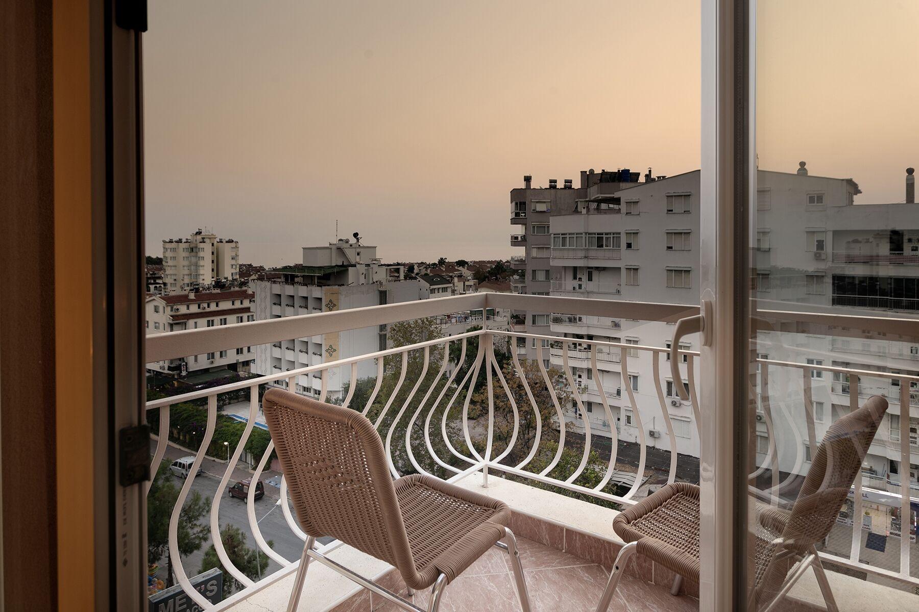 Lara Dinc Hotel