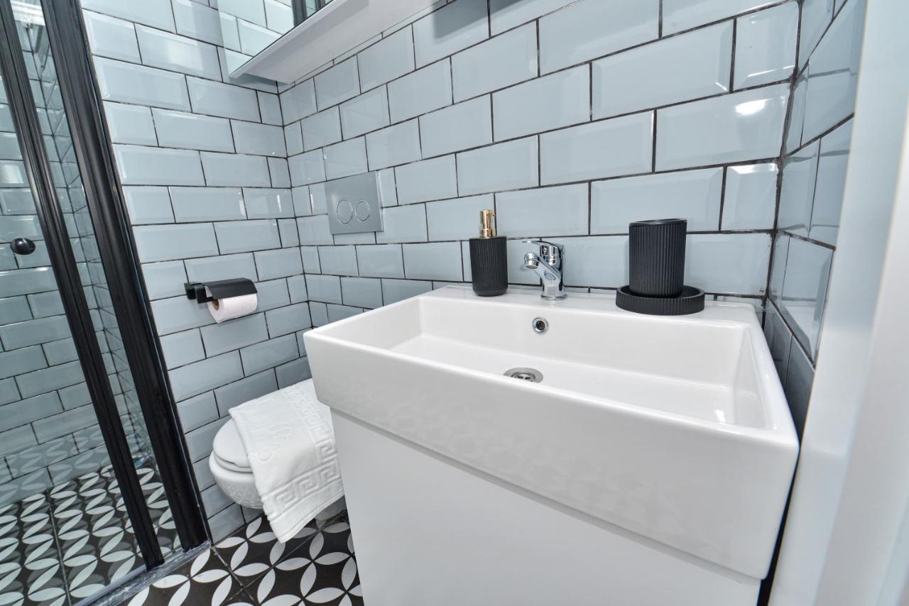 C Airport Apartment