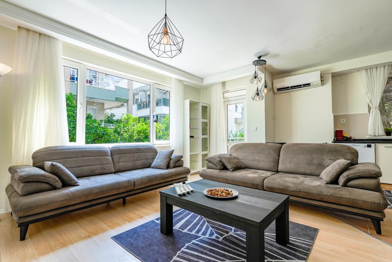 Apartment Charming Oasis With Balcony 3 Min To