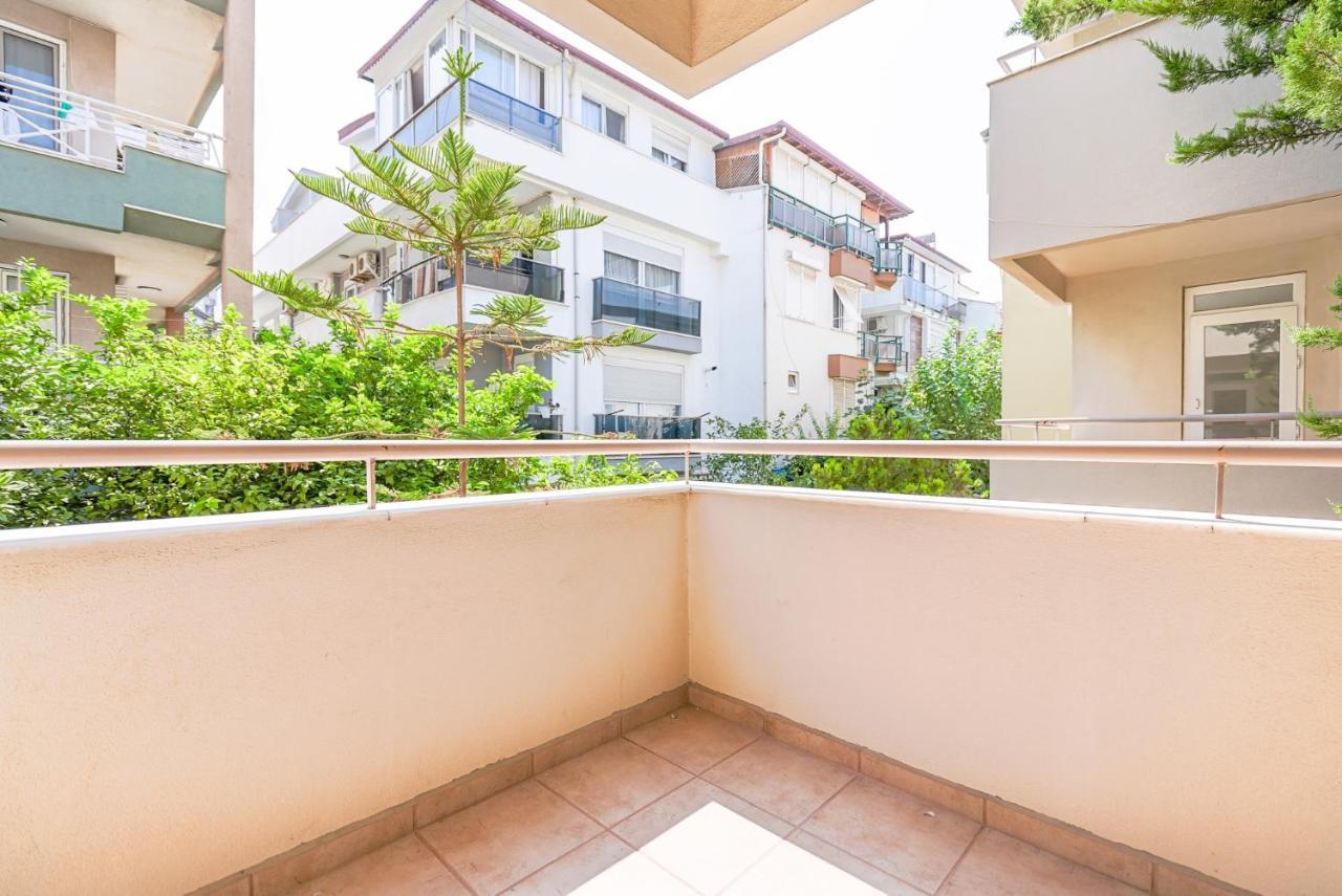 Charming Oasis With Balcony 3 Min To