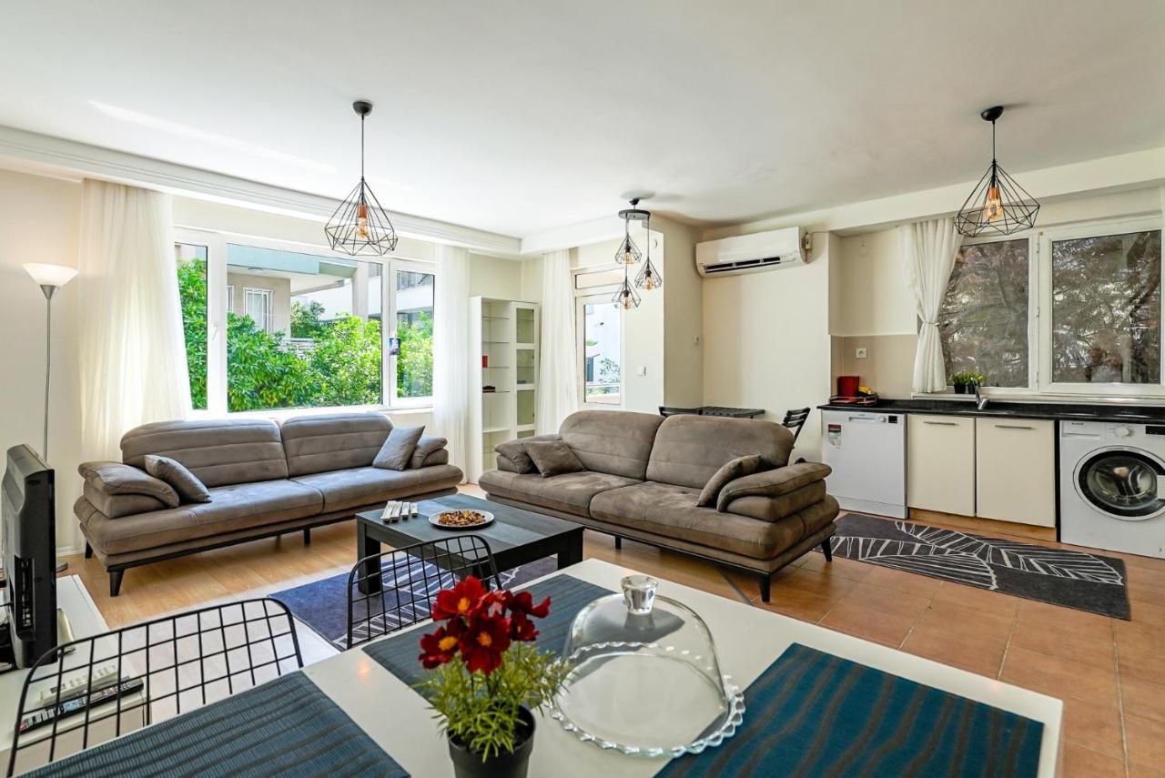 Charming Oasis With Balcony 3 Min To Apartment
