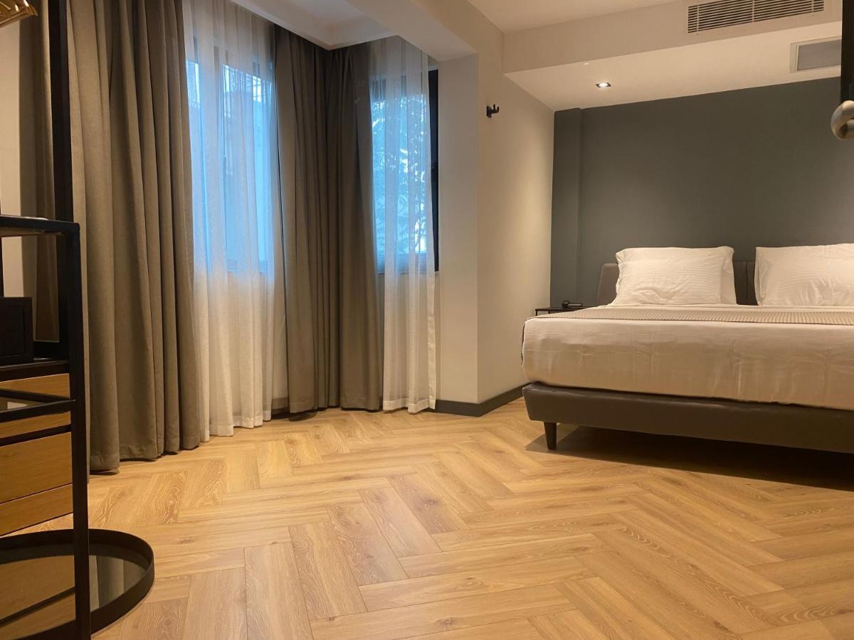 Hotel In The Middle 3*