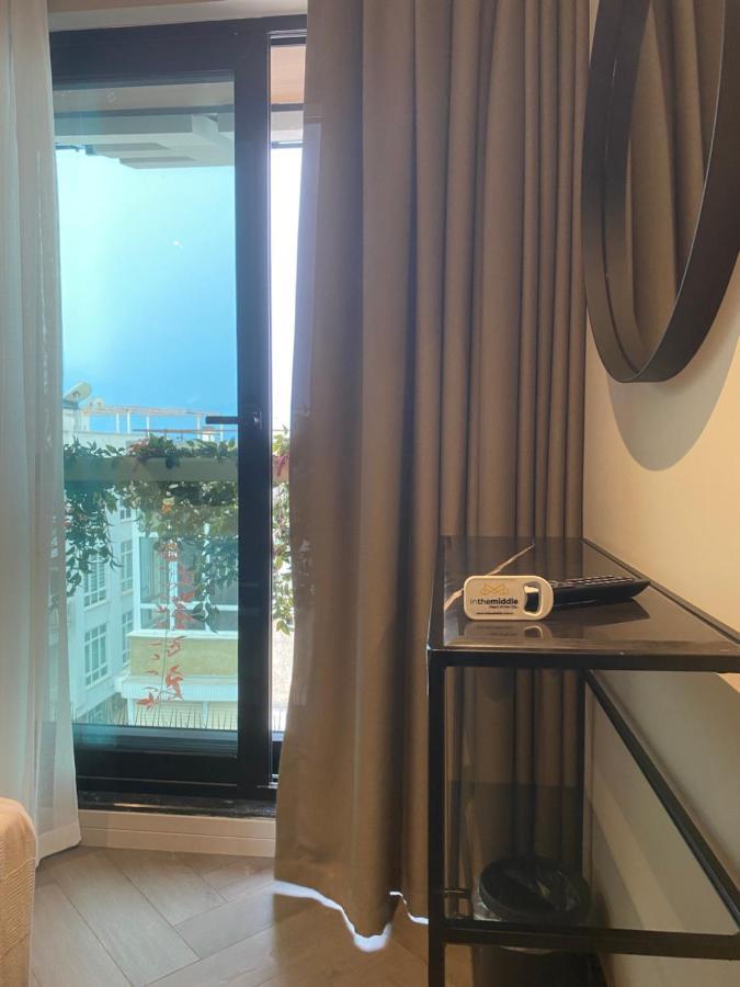 Hotel In The Middle 3*