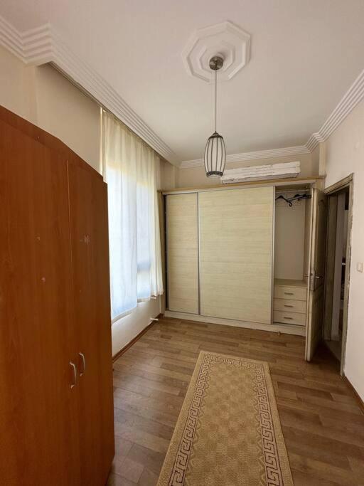 Villa Kundu'da Havuzlu Bahceli *