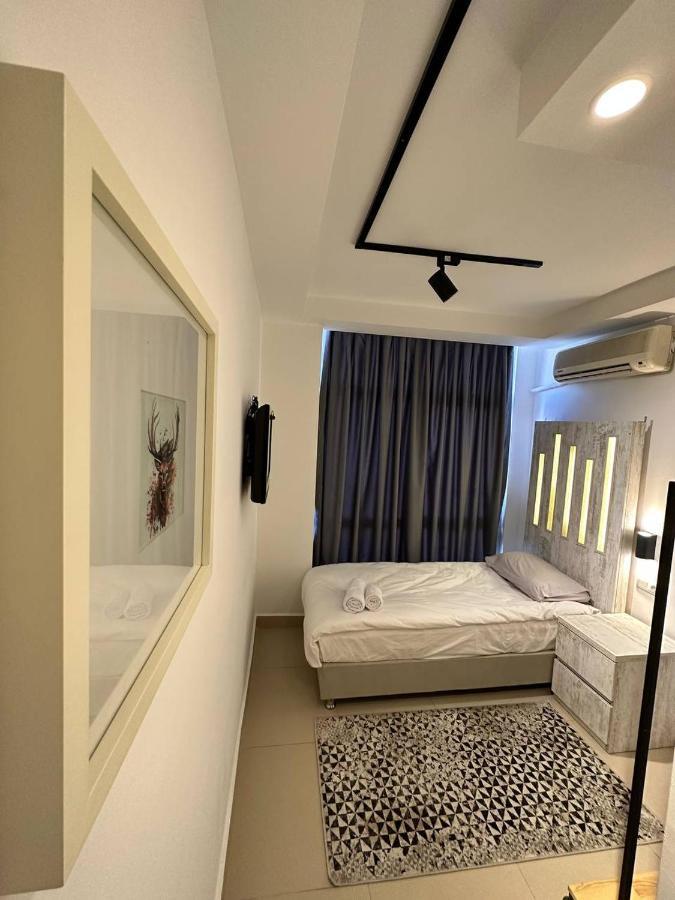 Deer & Otel *