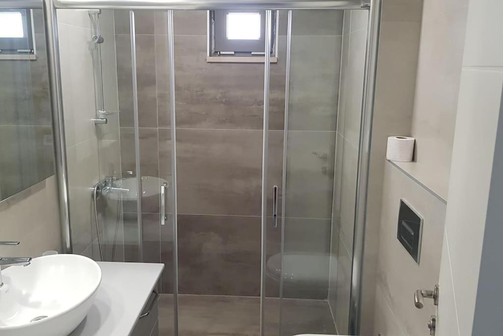 Apartment 10 Location, Close To Beaches And Anywhere *