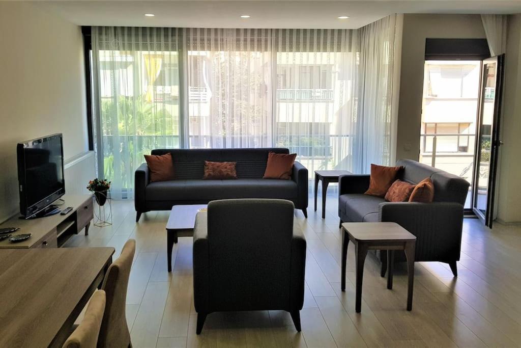 10 Location, Close To Beaches And Anywhere *