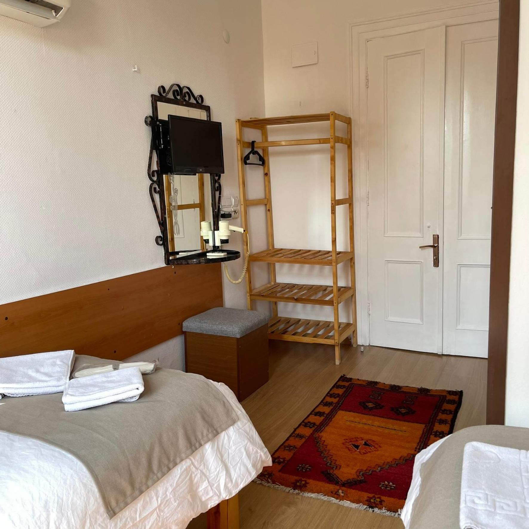 Hotel Held 2*