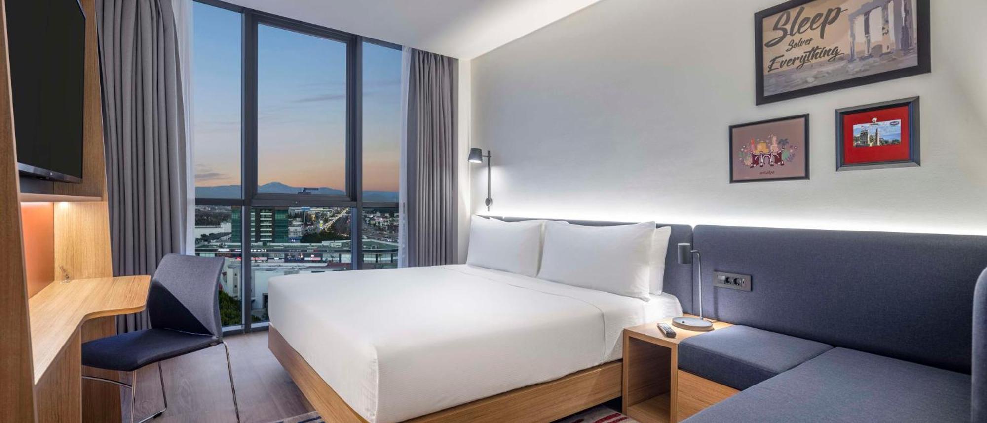 Hampton By Hilton Airport