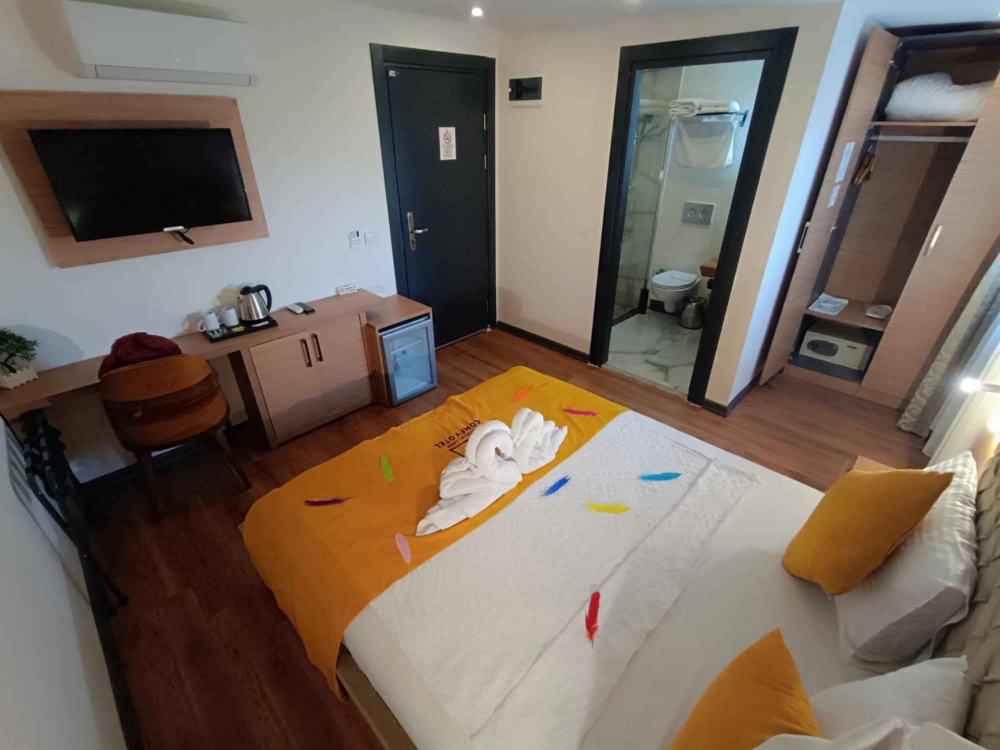 Comfy Lara Hotel