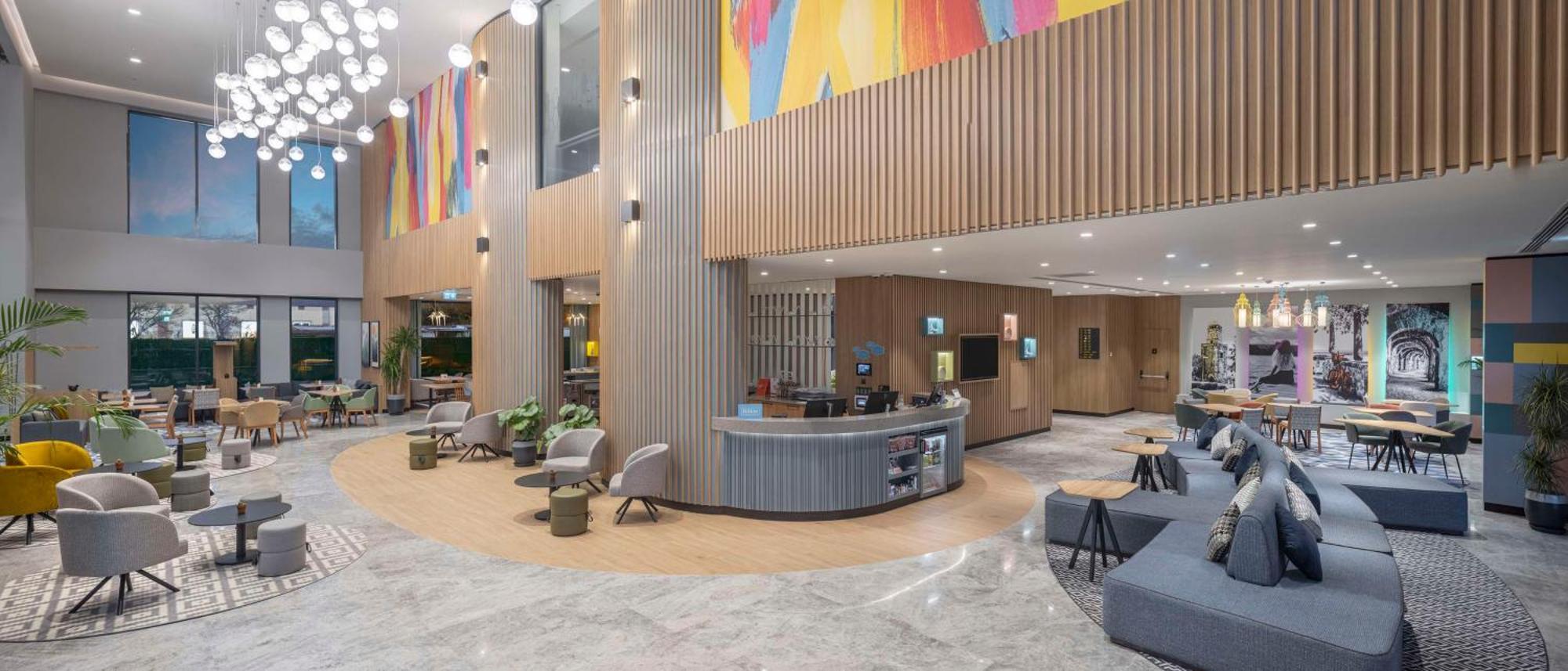 Hotel Hampton By Hilton Airport 4*