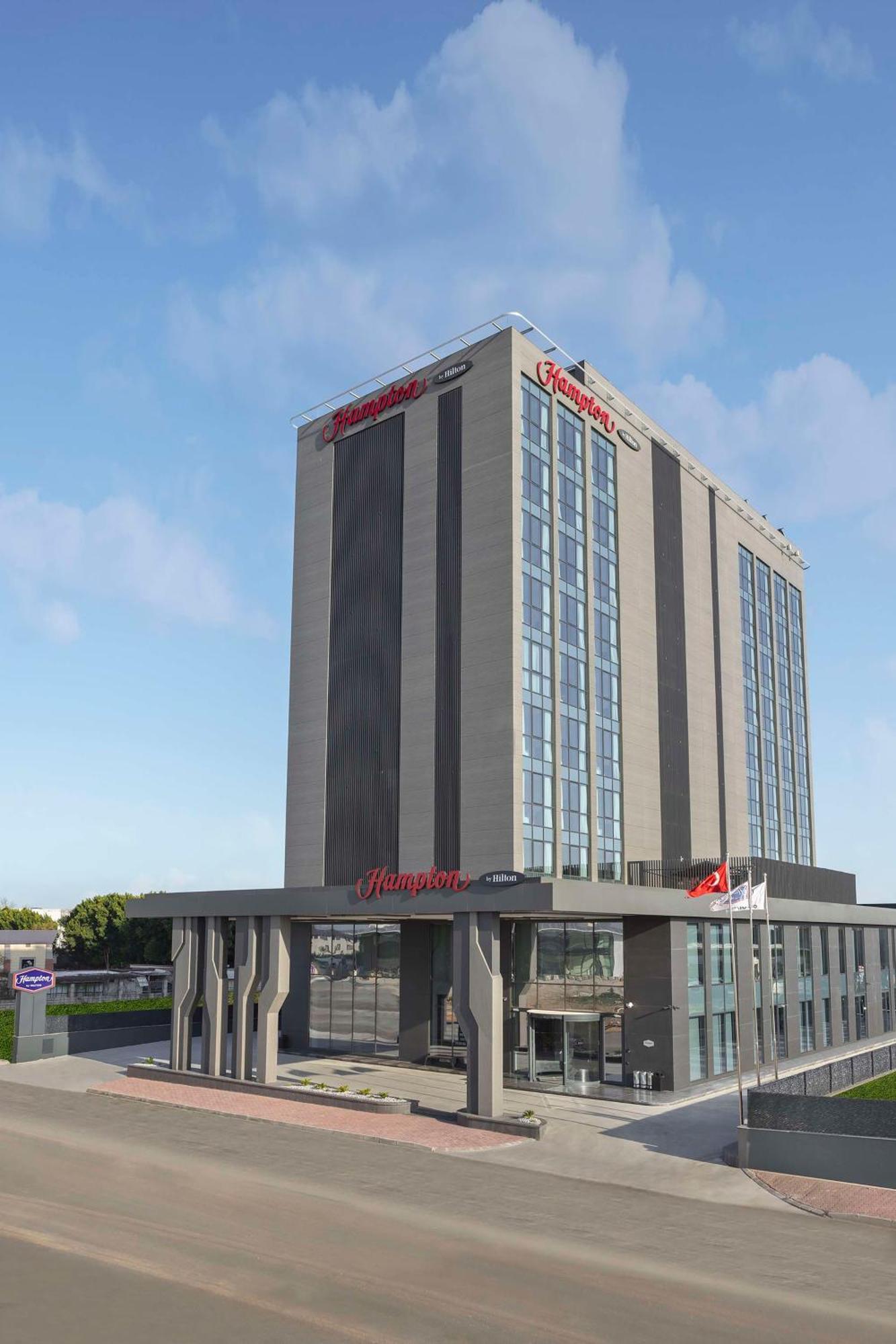 Hotel Hampton By Hilton Airport