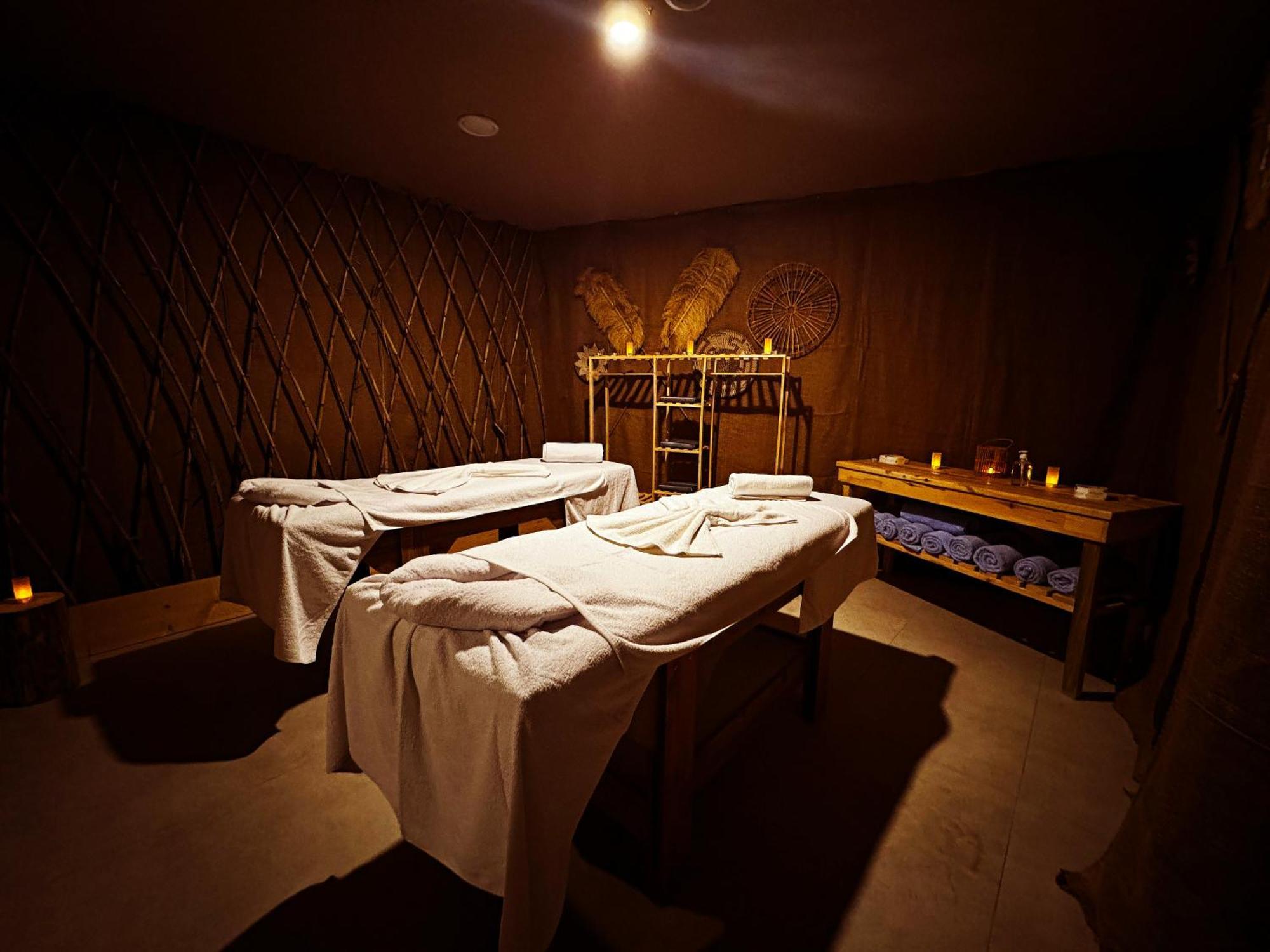 Wolf Of The City & Spa Hotel *
