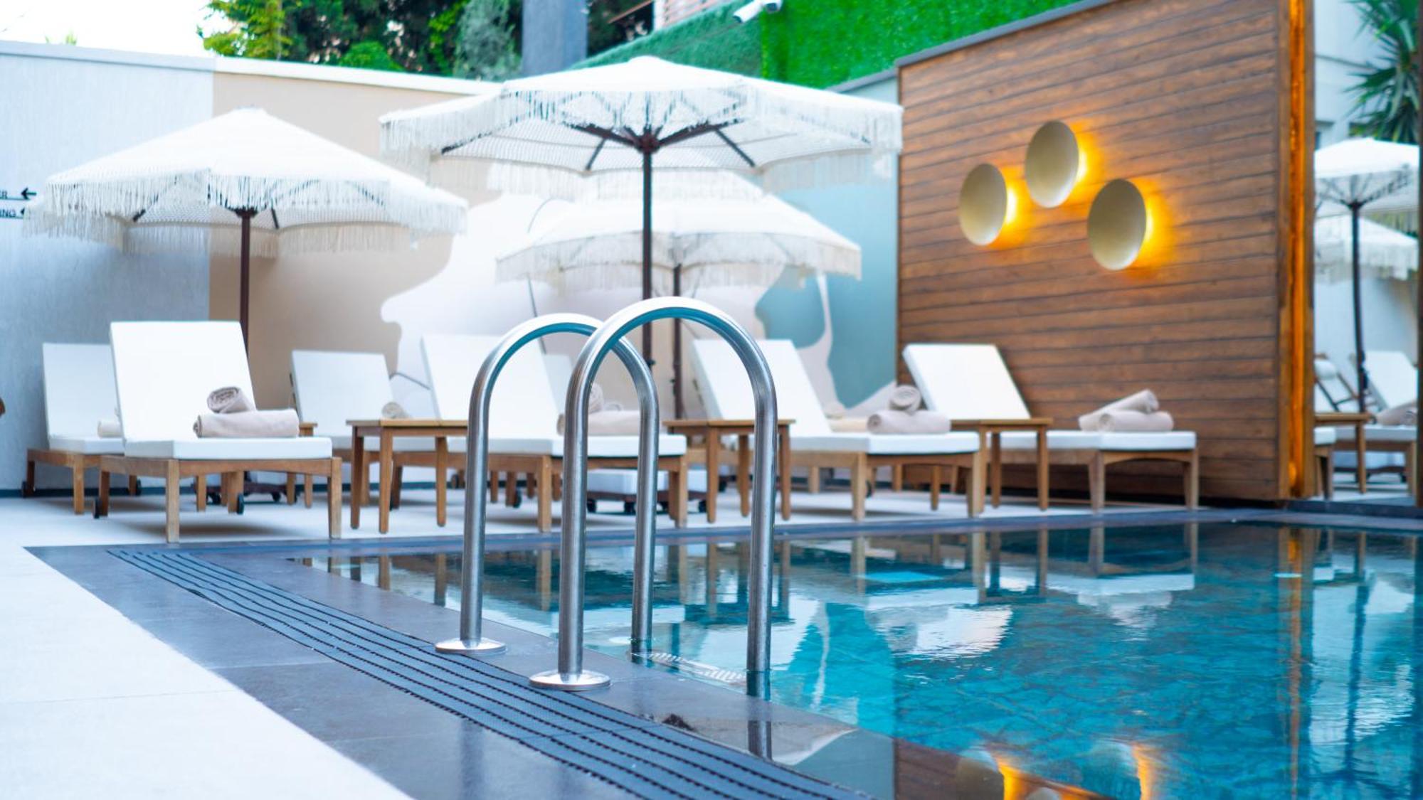 Lara Vista Suits & Spa *