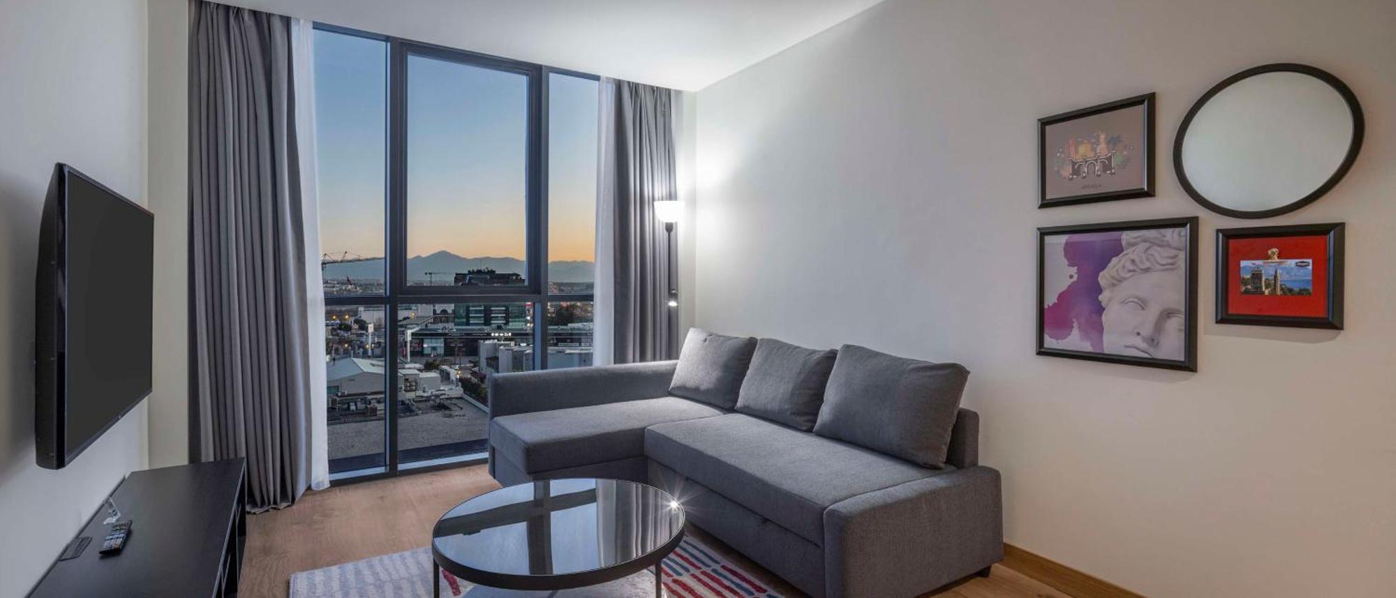 Hotel Hampton By Hilton Airport