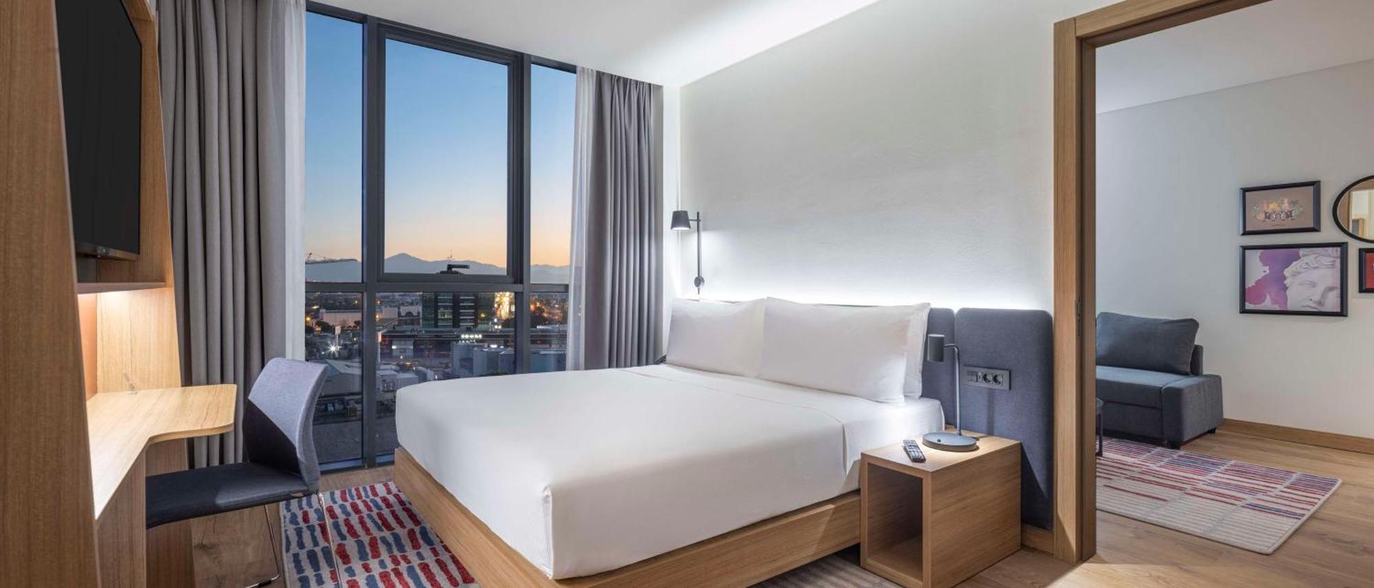 Hotel Hampton By Hilton Airport 4*