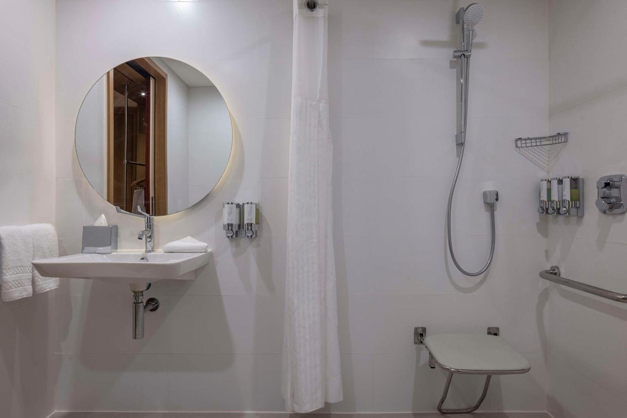 Hampton By Hilton Airport Hotel 4*