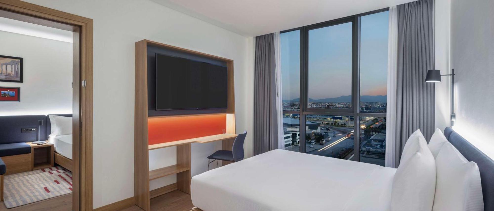 Hotel Hampton By Hilton Airport