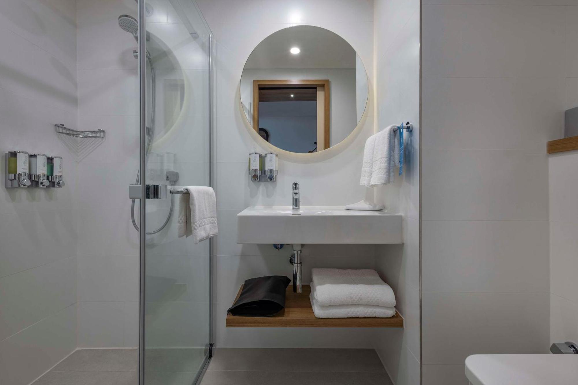 Hampton By Hilton Airport