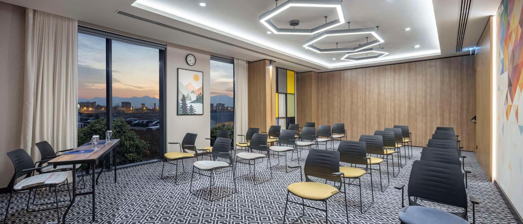 Hampton By Hilton Airport Hotel 4*