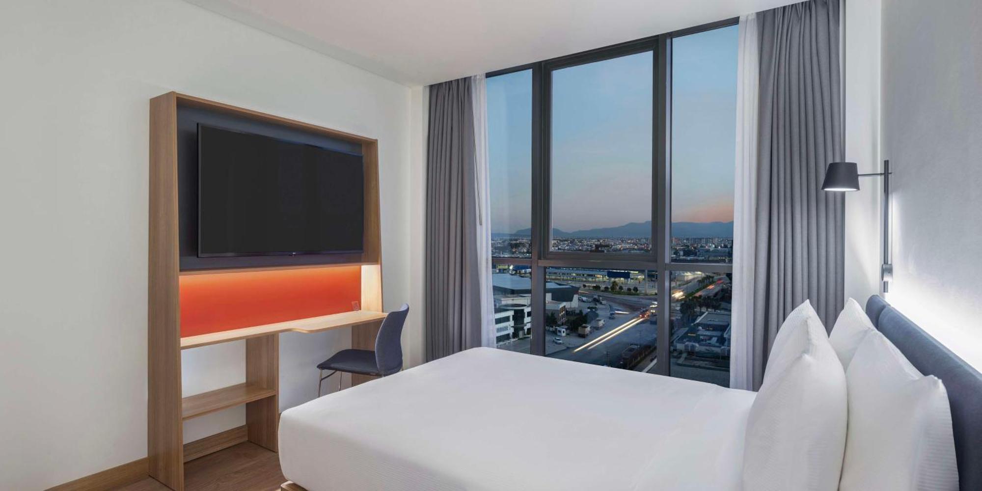 Hotel Hampton By Hilton Airport