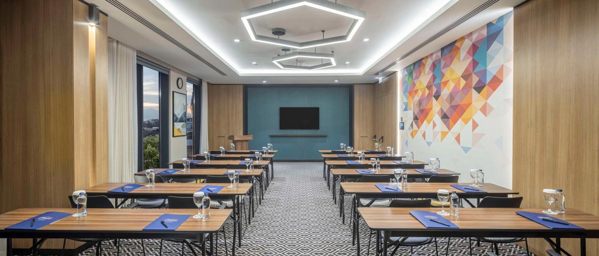 Hampton By Hilton Airport Hotel 4*