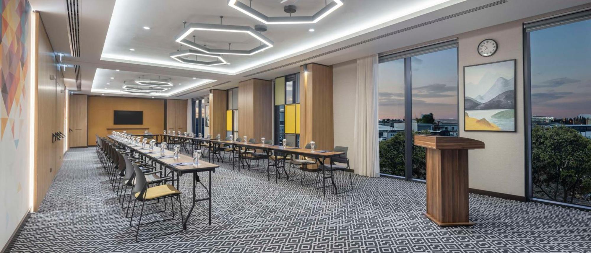 Hampton By Hilton Airport 4*
