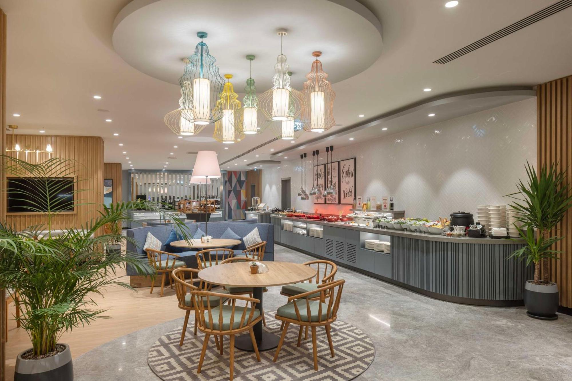 Hampton By Hilton Airport