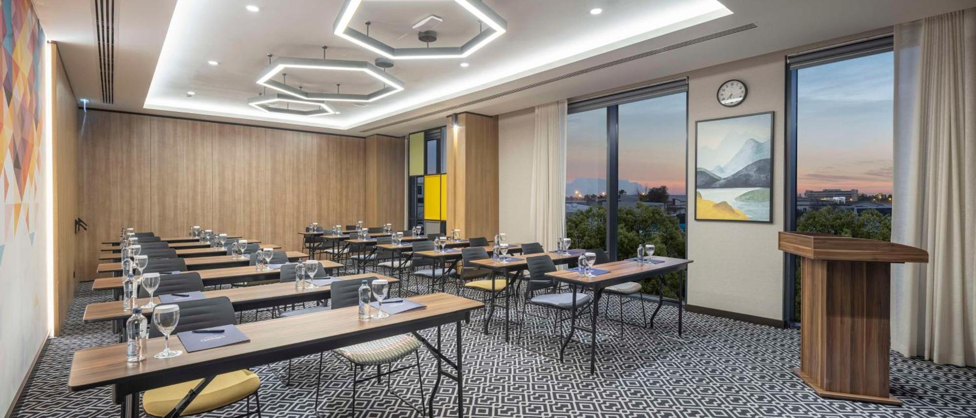 Hampton By Hilton Airport 4*