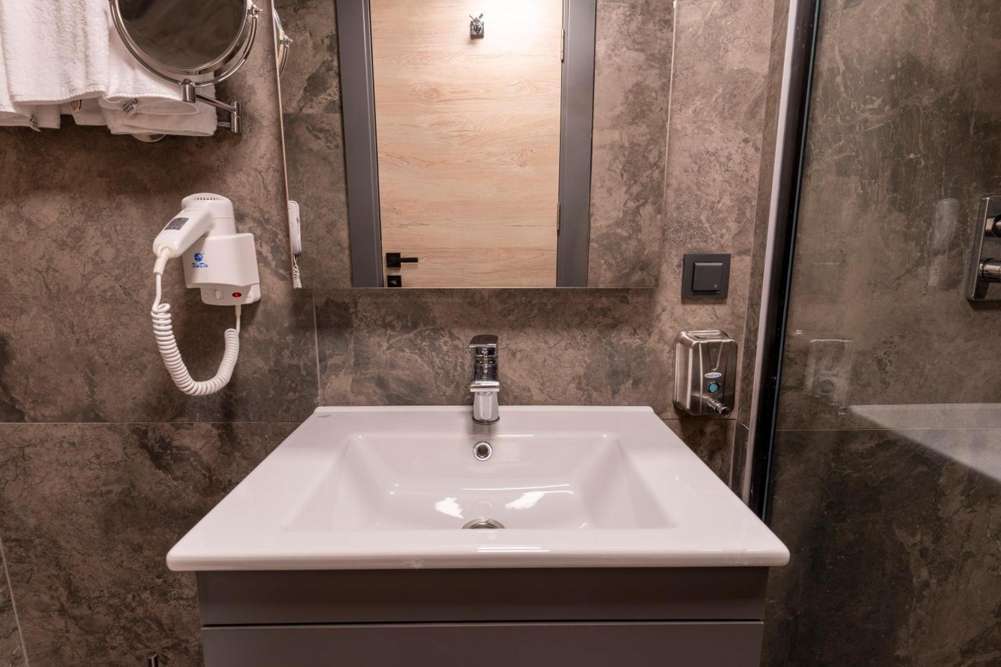 Irenic Hotel 4*