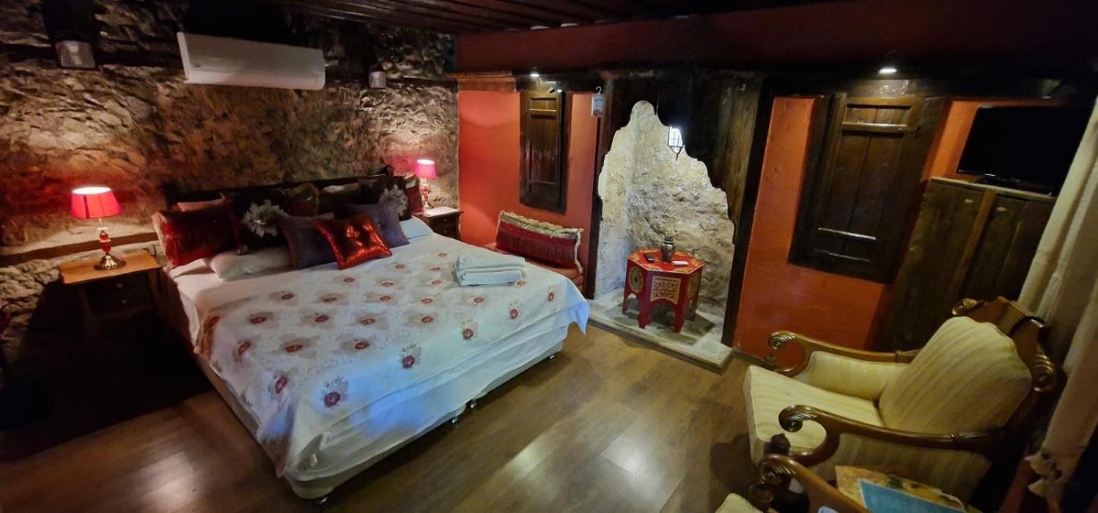 Pansiyon Demeter Rose Stonehouse Pansion *