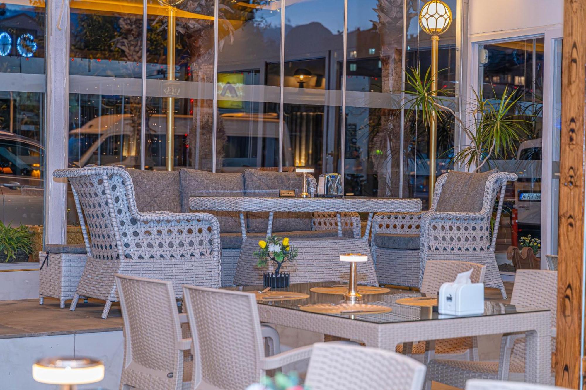Far Life Otel 3*
