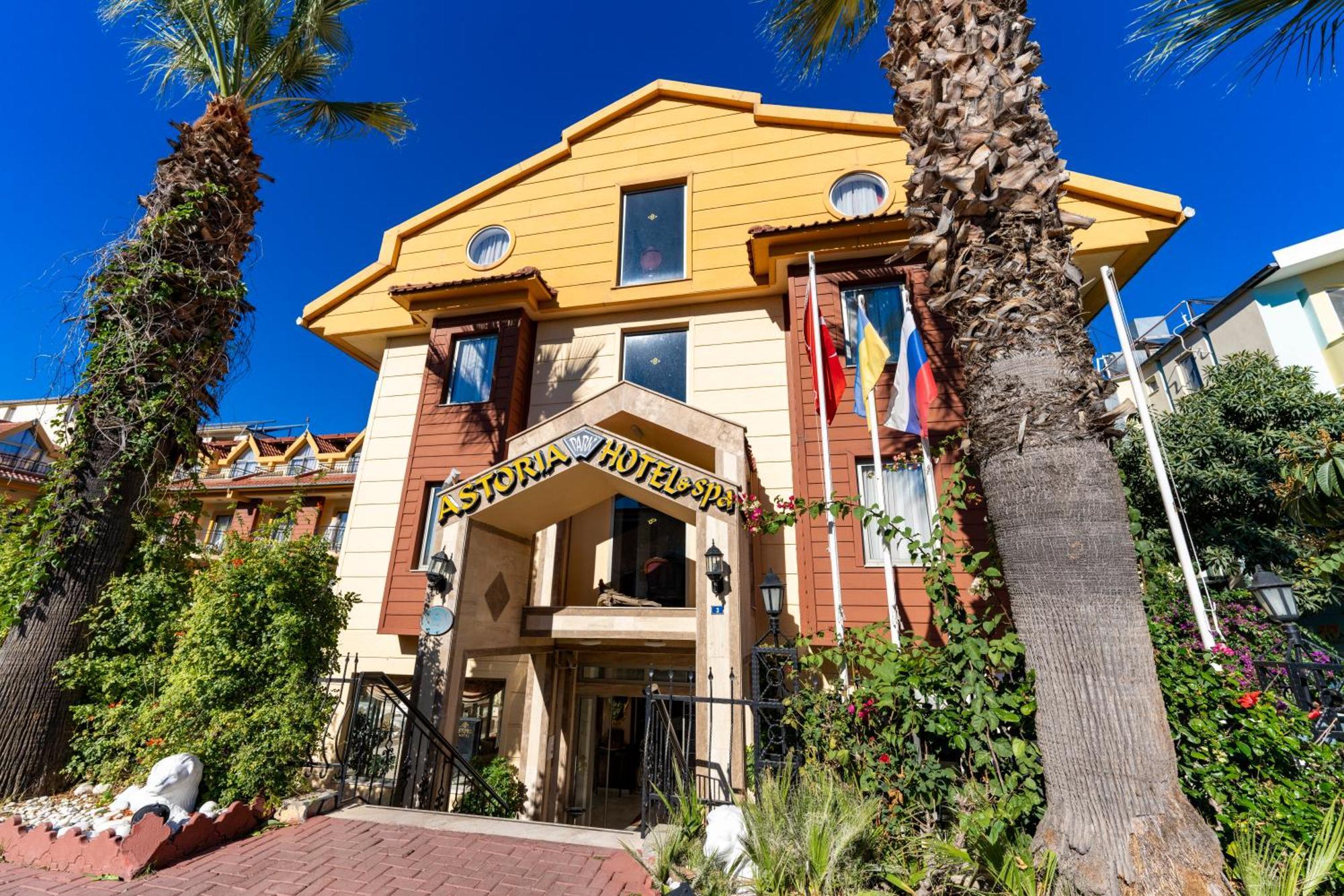 Astoria Park & Hotel 4*