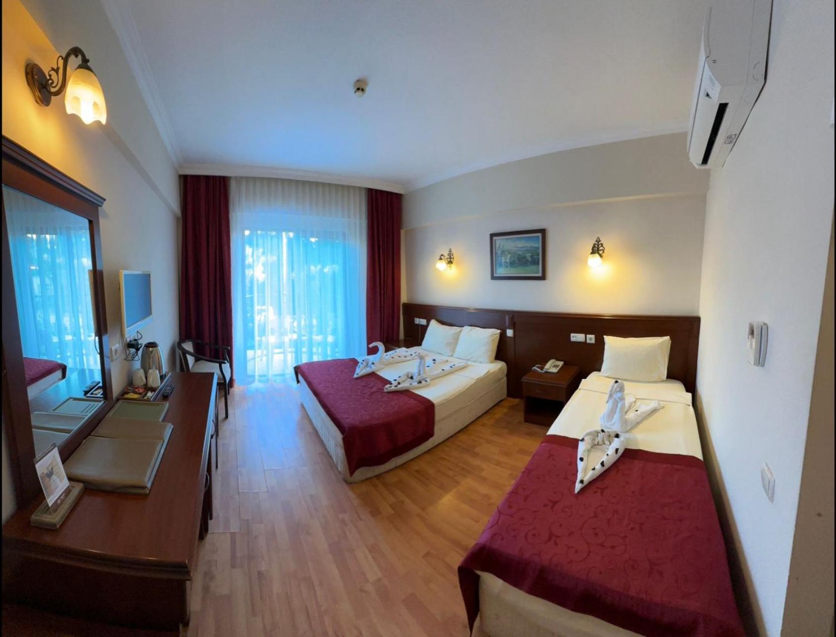 Astoria Park & Hotel 4*