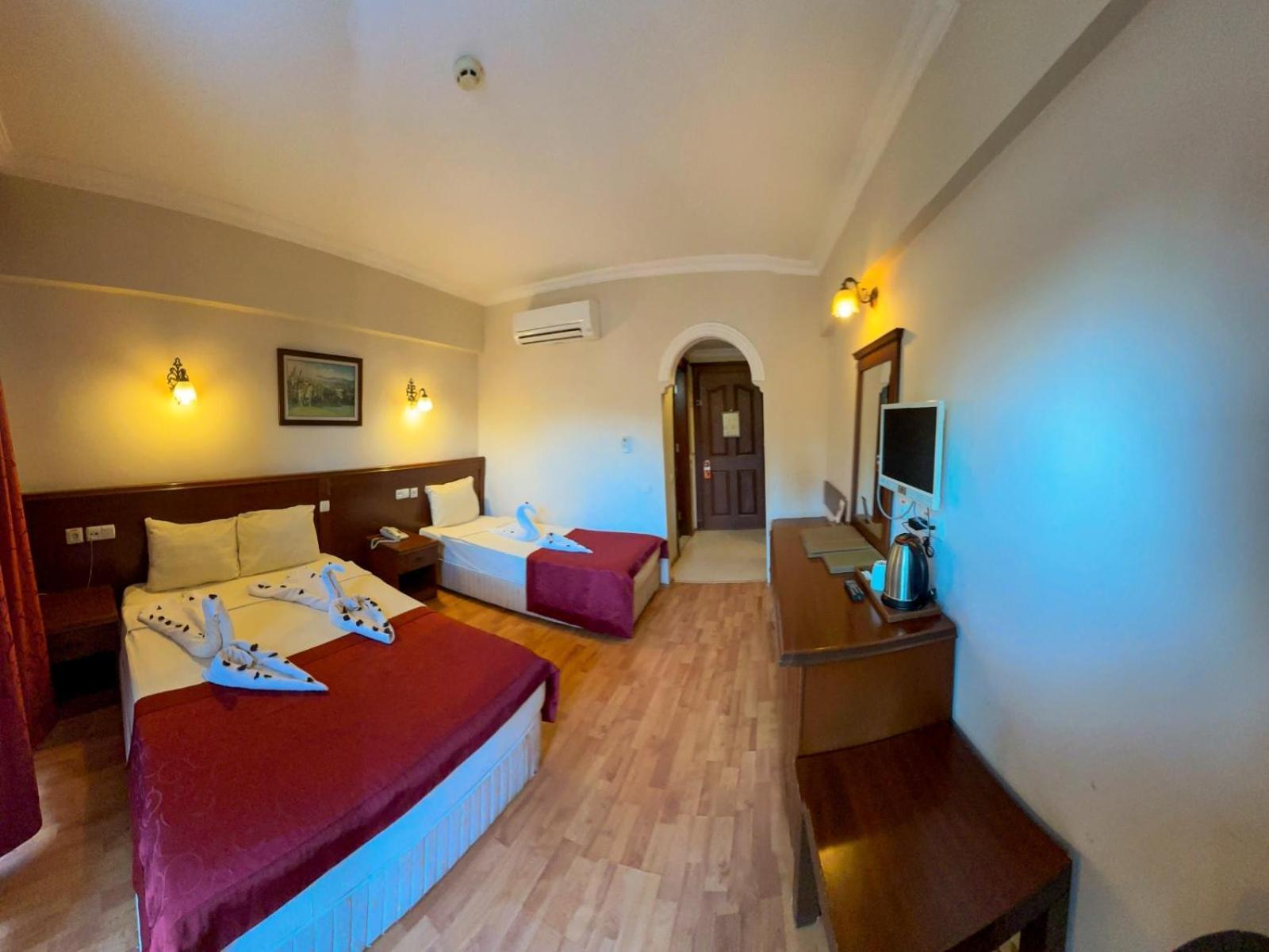Astoria Park & Hotel 4*