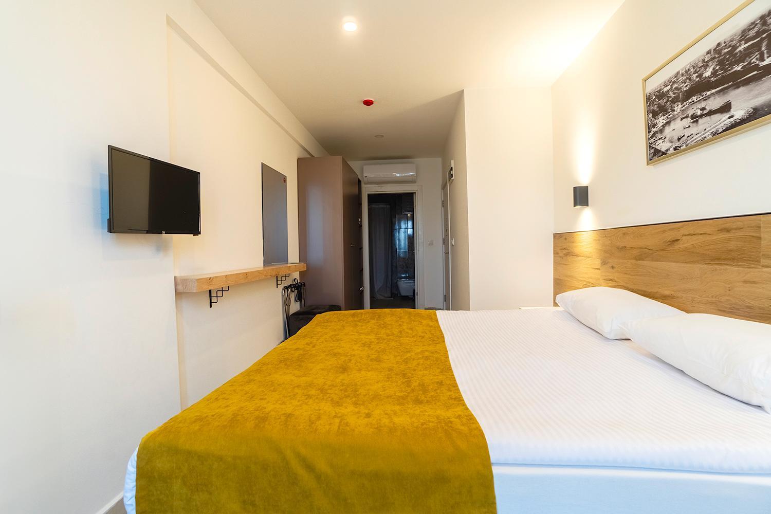 Tut Hotel